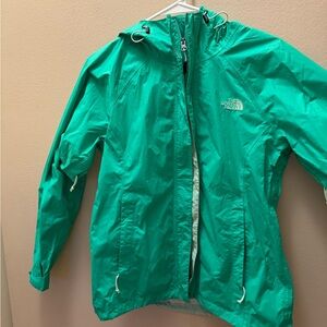 The North Face HyVent 2.5L Waterproof Hooded Rain Jacket – Women’s Medium
